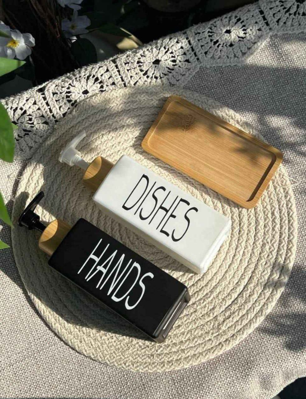 طقم دسبنسر صابون بحامل خشب مربع