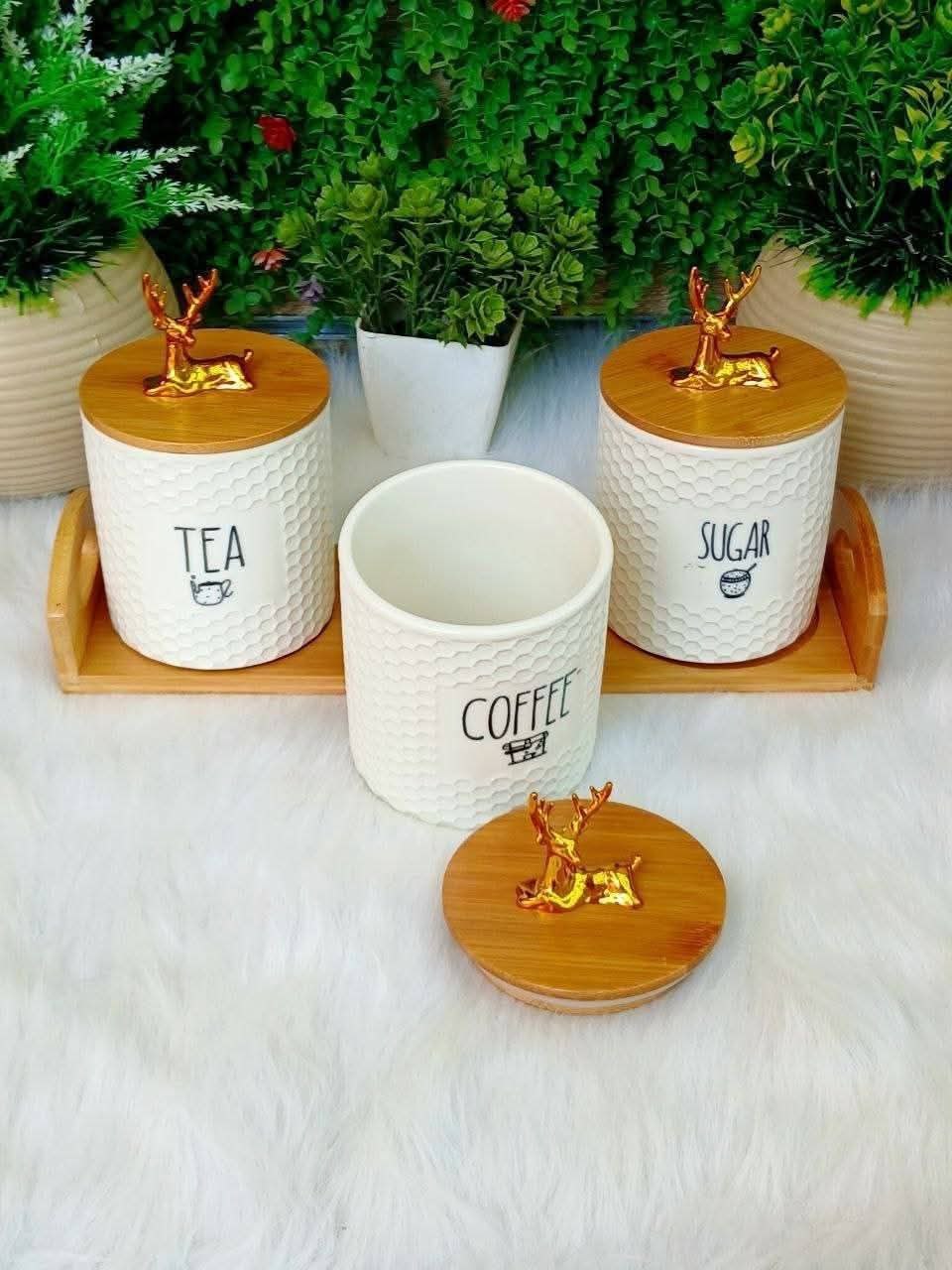 طقم برطمنات بورسلين بمقبض غزالة على حامل خشبي