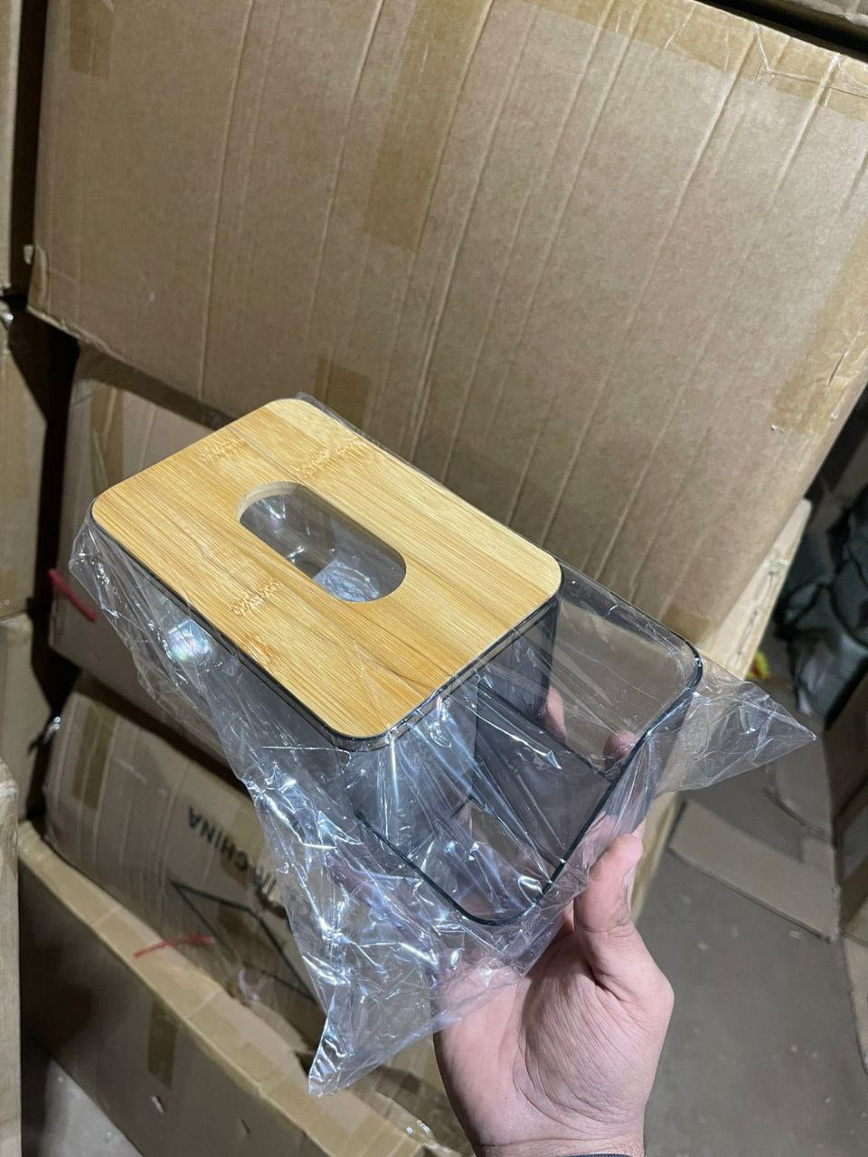 علبة مناديل وريموت أكريلك بغطاء خشب