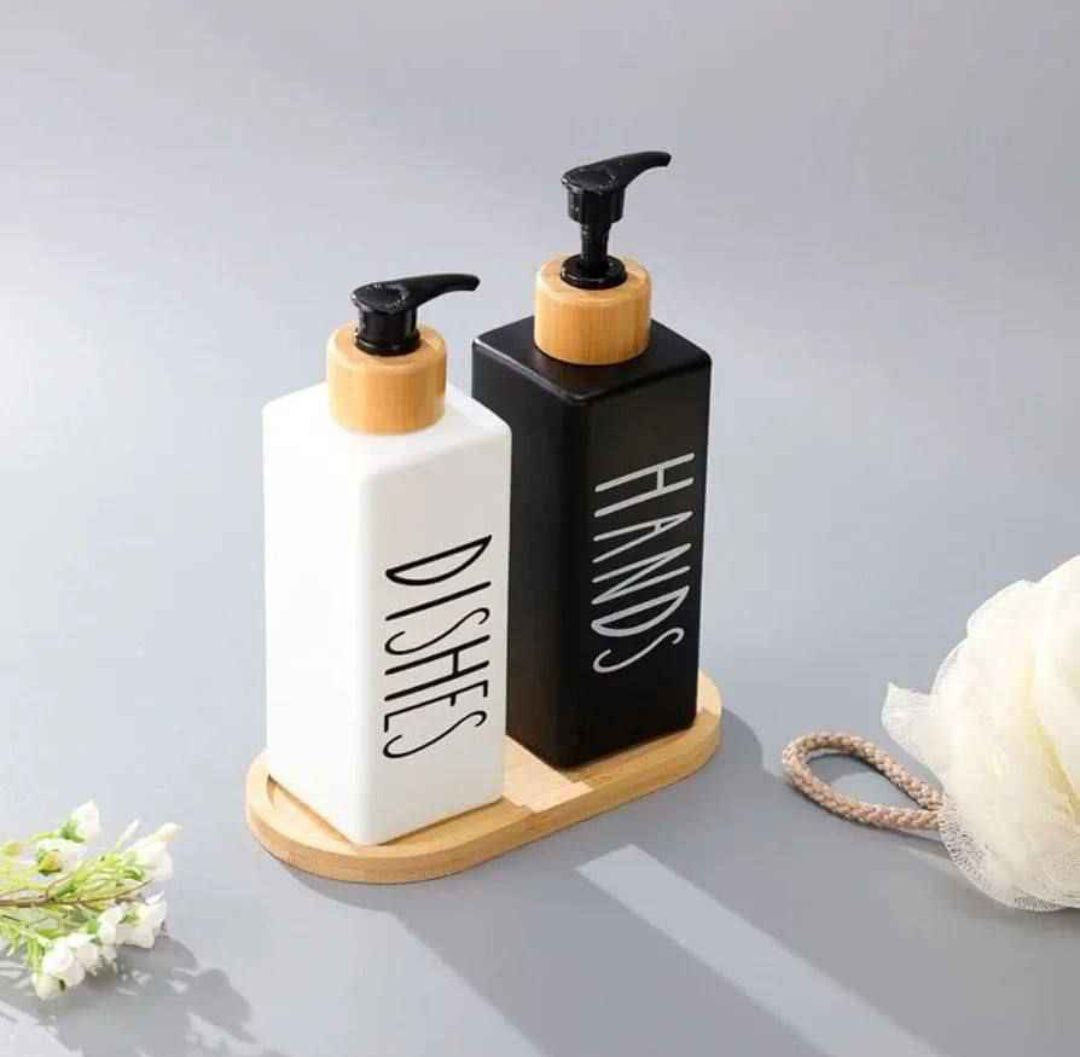 طقم دسبنسر صابون بحامل خشب مربع