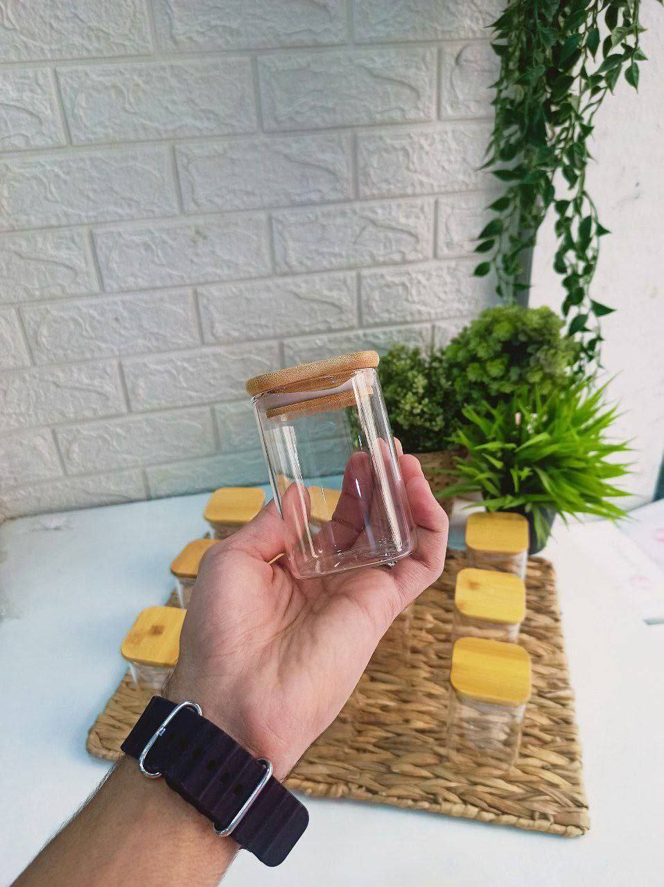 طقم توابل زجاج مربع بغطاء خشب محكم الغلق - 6 قطع